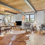 6 Bedroom Gorgeous In Hébergement de vacances *