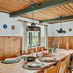 6 Bedroom Gorgeous In Hébergement de vacances *