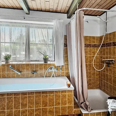 6 Bedroom Gorgeous In Holiday home *