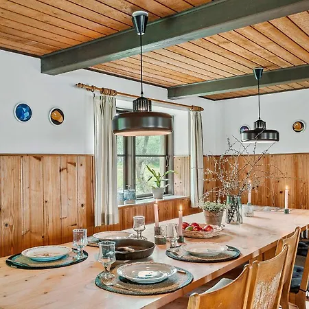6 Bedroom Gorgeous In Holiday home *