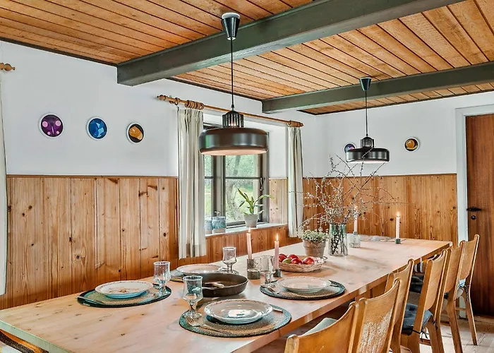 6 Bedroom Gorgeous In Holiday home *